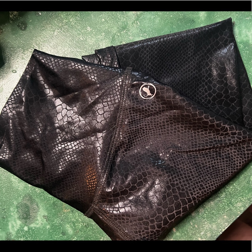 ABS2BE Snakeskin Leggings with scrunch booty
